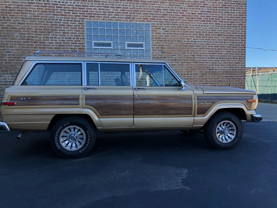 1987 Jeep SJ Grand Wagoneer - Image 23 of 31