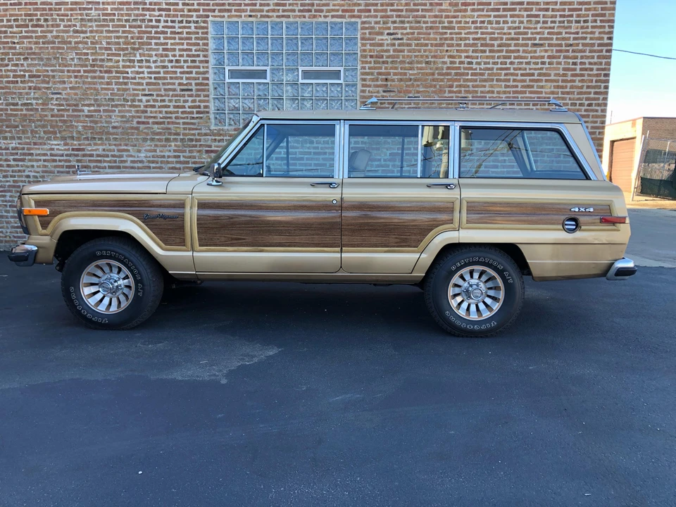 1987 Jeep SJ Grand Wagoneer - Image 15 of 31