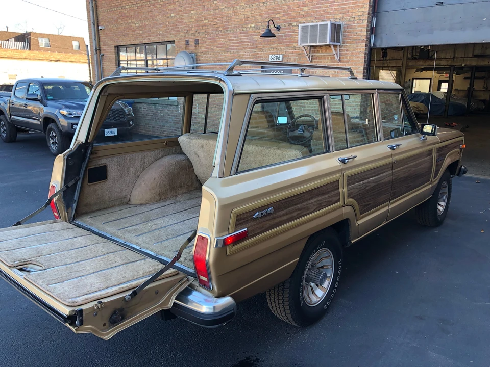 1987 Jeep SJ Grand Wagoneer - Image 19 of 31