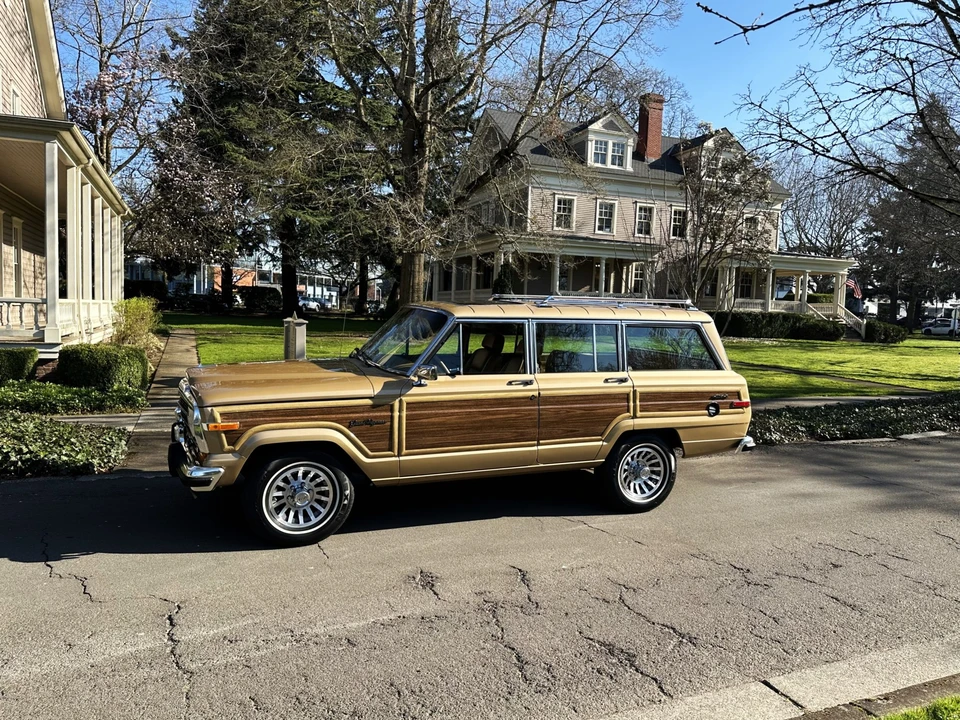 1987 Jeep SJ Grand Wagoneer - Image 7 of 31