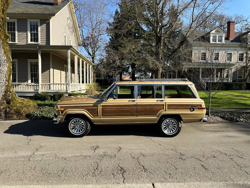 1987 Jeep SJ Grand Wagoneer - Image 8 of 31