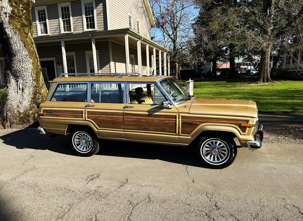 1987 Jeep SJ Grand Wagoneer - Image 14 of 31