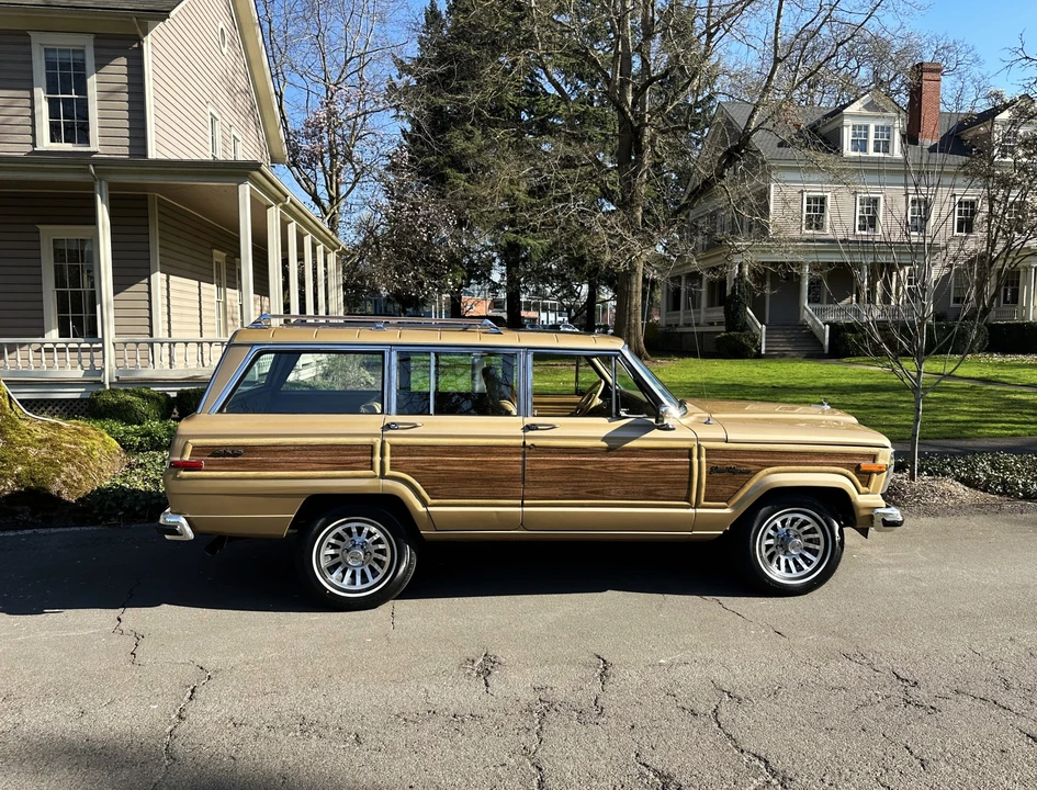 1987 Jeep SJ Grand Wagoneer - Image 13 of 31