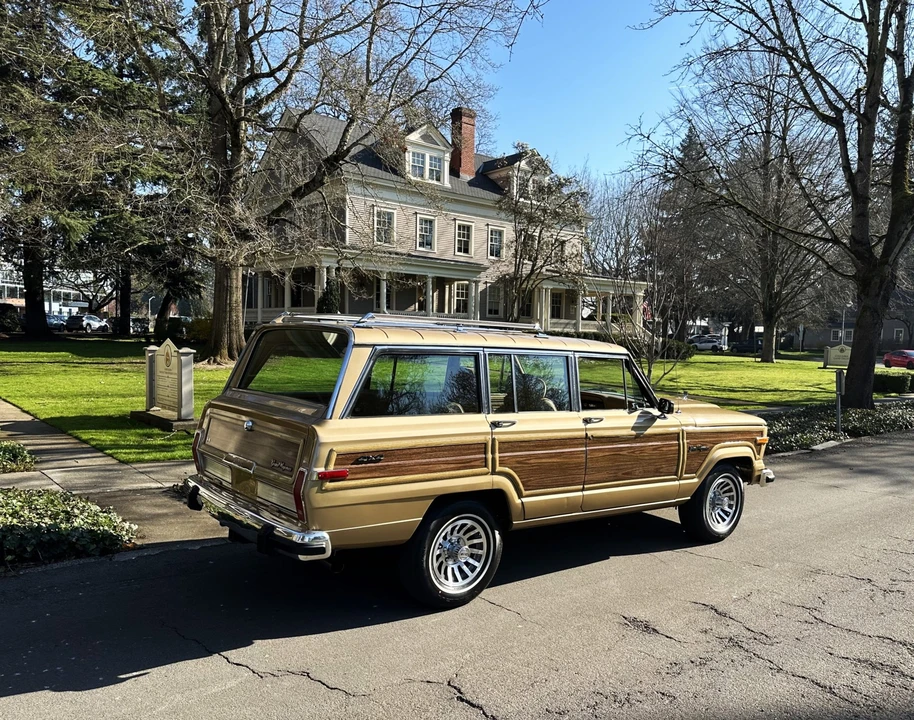 1987 Jeep SJ Grand Wagoneer - Image 11 of 31