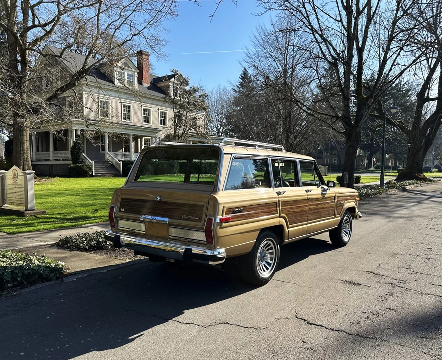 1987 Jeep SJ Grand Wagoneer - Image 10 of 31