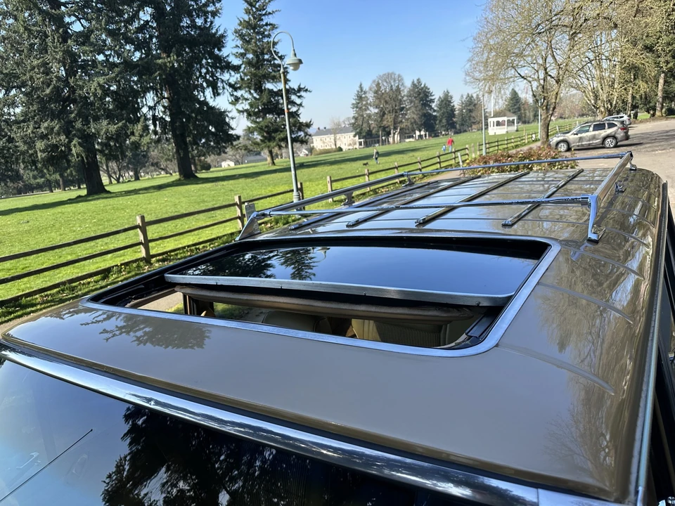 1987 Jeep SJ Grand Wagoneer - Image 20 of 31