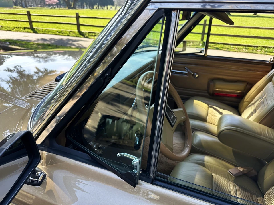 1987 Jeep SJ Grand Wagoneer - Image 23 of 31