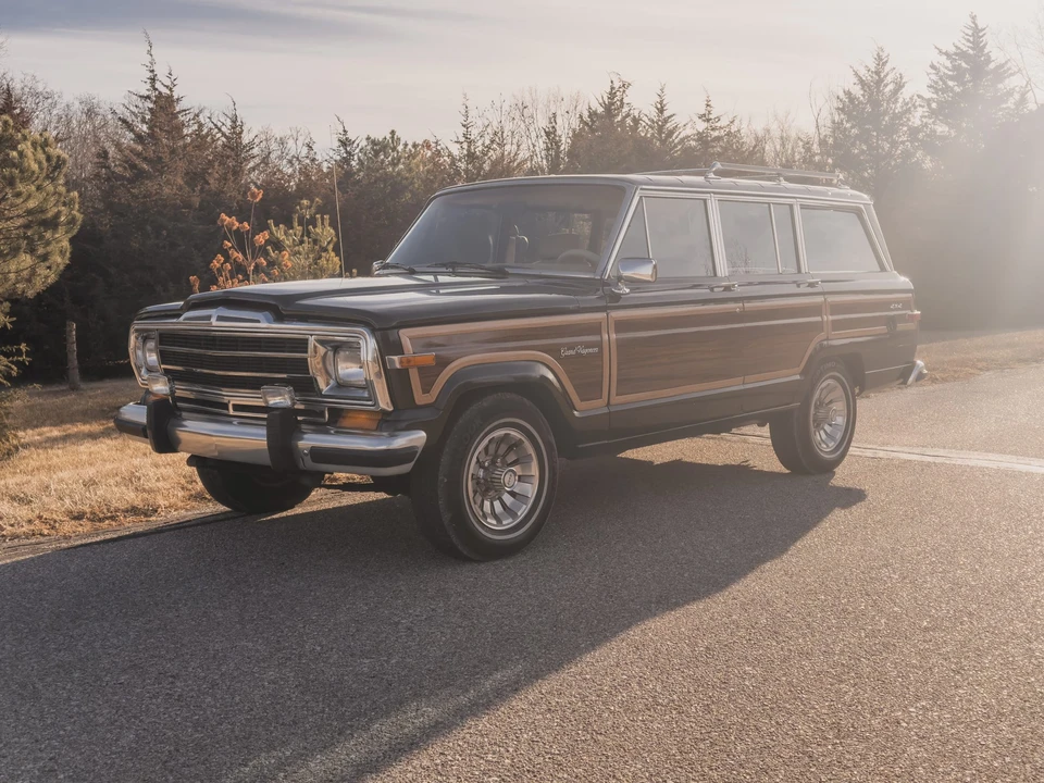 1987 Jeep SJ Grand Wagoneer - Image 6 of 31