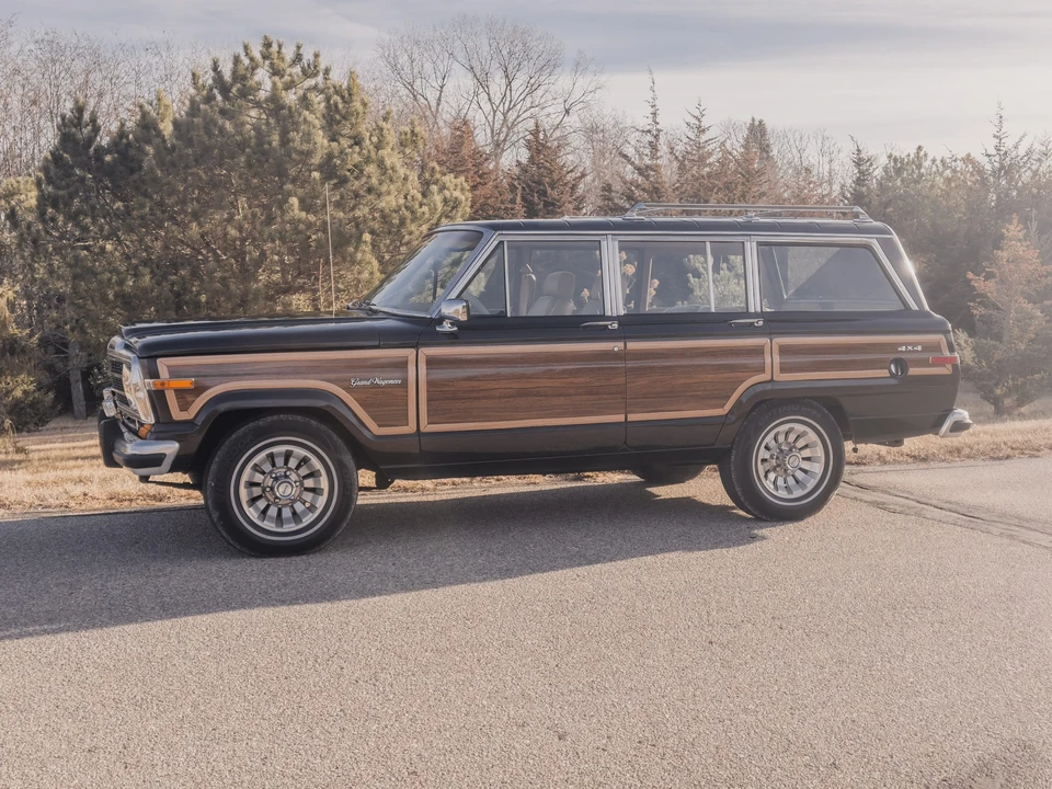 1987 Jeep SJ Grand Wagoneer - Image 9 of 31