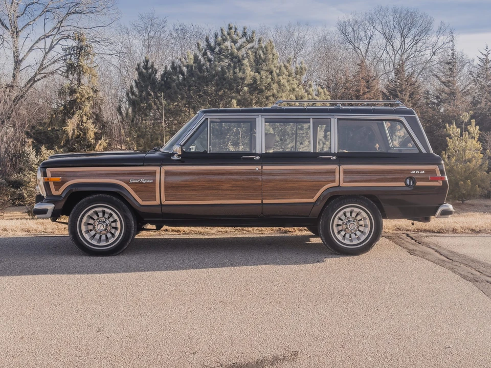 1987 Jeep SJ Grand Wagoneer - Image 12 of 31