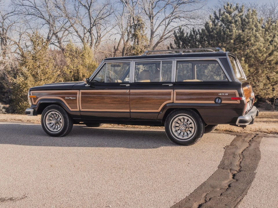 1987 Jeep SJ Grand Wagoneer - Image 14 of 31