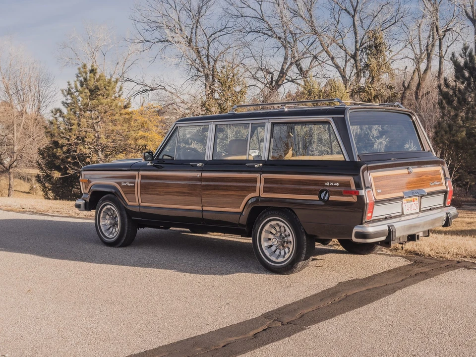 1987 Jeep SJ Grand Wagoneer - Image 16 of 31