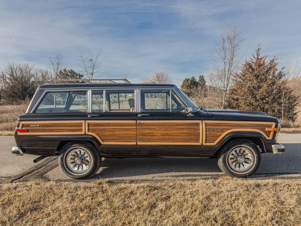 1987 Jeep SJ Grand Wagoneer - Image 24 of 31