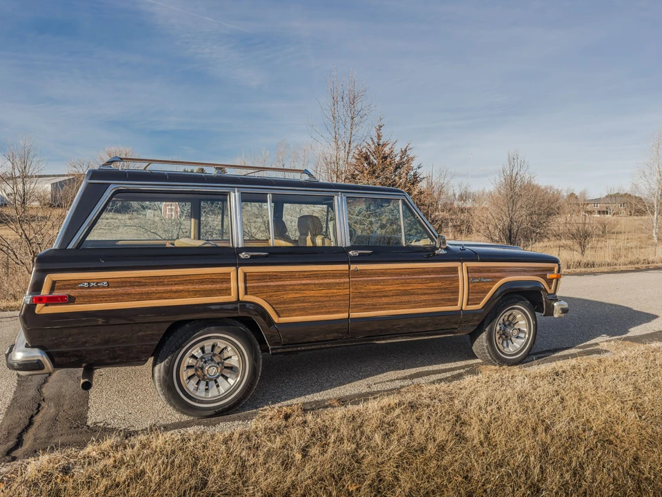 1987 Jeep SJ Grand Wagoneer - Image 22 of 31