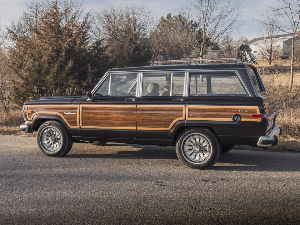 1987 Jeep SJ Grand Wagoneer - Image 13 of 31