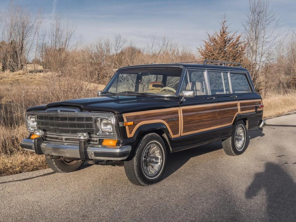 1987 Jeep SJ Grand Wagoneer - Image 5 of 31