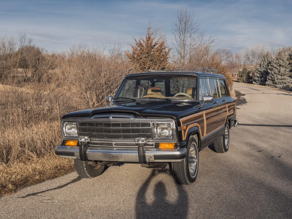 1987 Jeep SJ Grand Wagoneer - Image 4 of 31