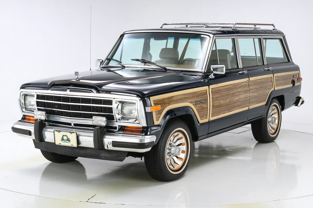 1987 Jeep SJ Grand Wagoneer - Image 10 of 31