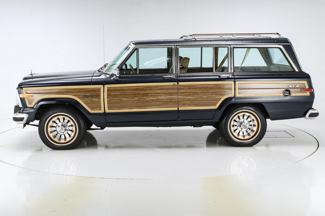 1987 Jeep SJ Grand Wagoneer - Image 8 of 31