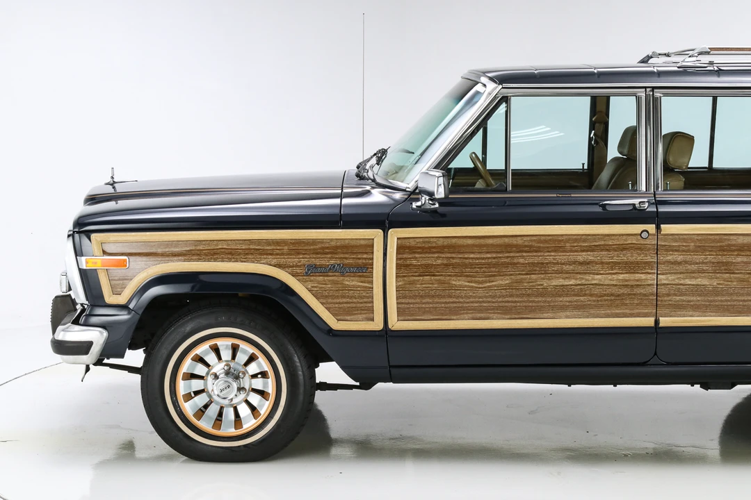 1987 Jeep SJ Grand Wagoneer - Image 14 of 31