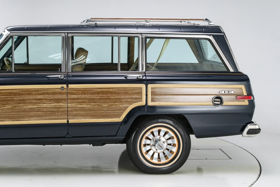 1987 Jeep SJ Grand Wagoneer - Image 15 of 31