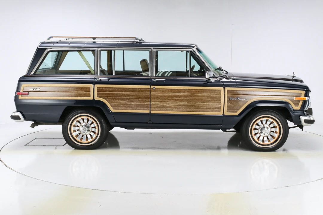 1987 Jeep SJ Grand Wagoneer - Image 4 of 31