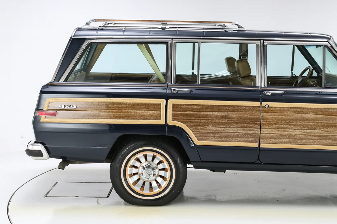 1987 Jeep SJ Grand Wagoneer - Image 17 of 31