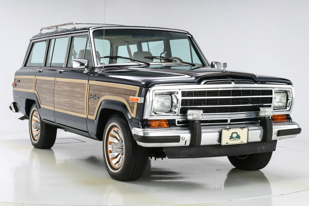 1987 Jeep SJ Grand Wagoneer - Image 2 of 31
