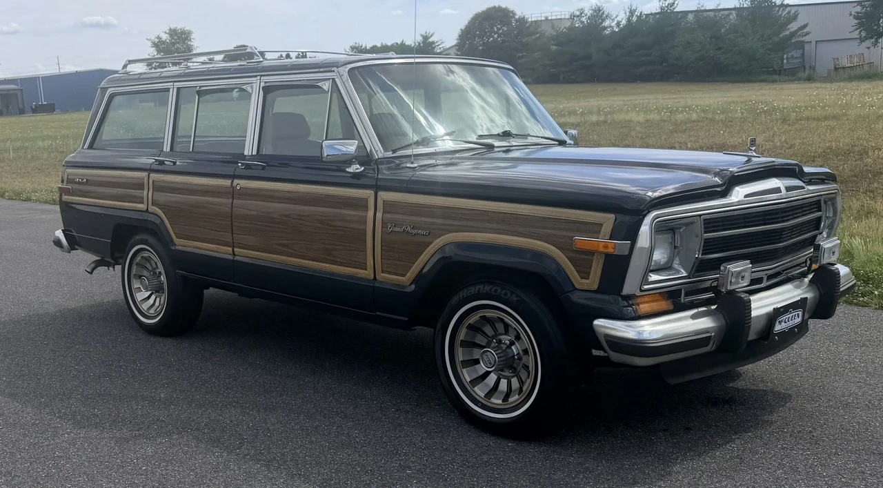 1987 Jeep SJ Grand Wagoneer - Image 20 of 31