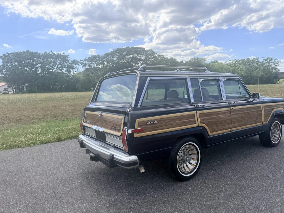 1987 Jeep SJ Grand Wagoneer - Image 29 of 31