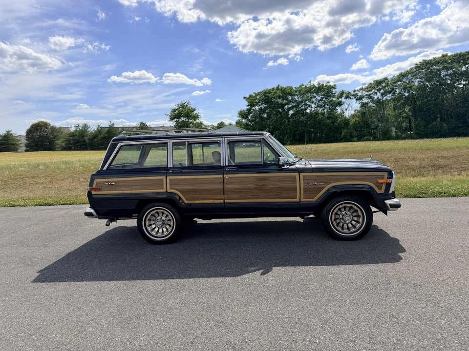 1987 Jeep SJ Grand Wagoneer - Image 24 of 31