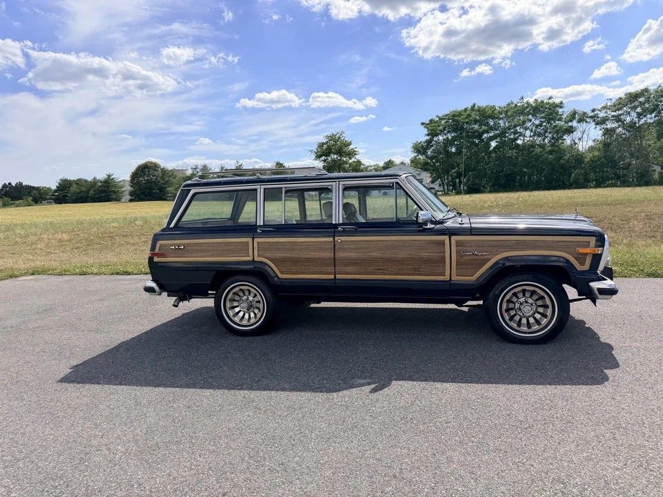 1987 Jeep SJ Grand Wagoneer - Image 23 of 31