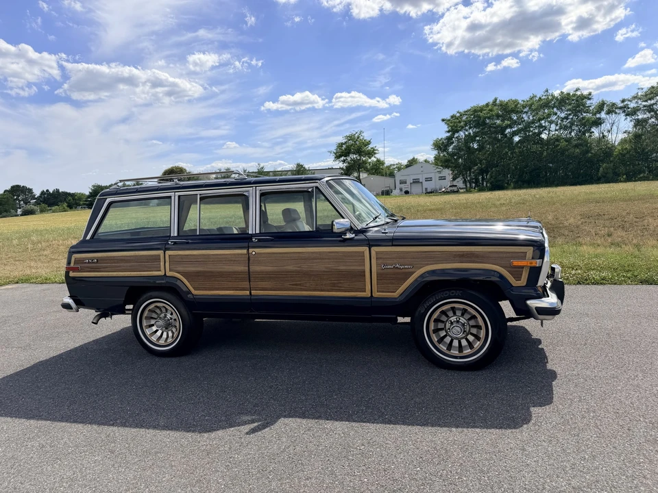 1987 Jeep SJ Grand Wagoneer - Image 22 of 31