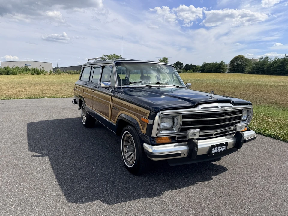 1987 Jeep SJ Grand Wagoneer - Image 18 of 31
