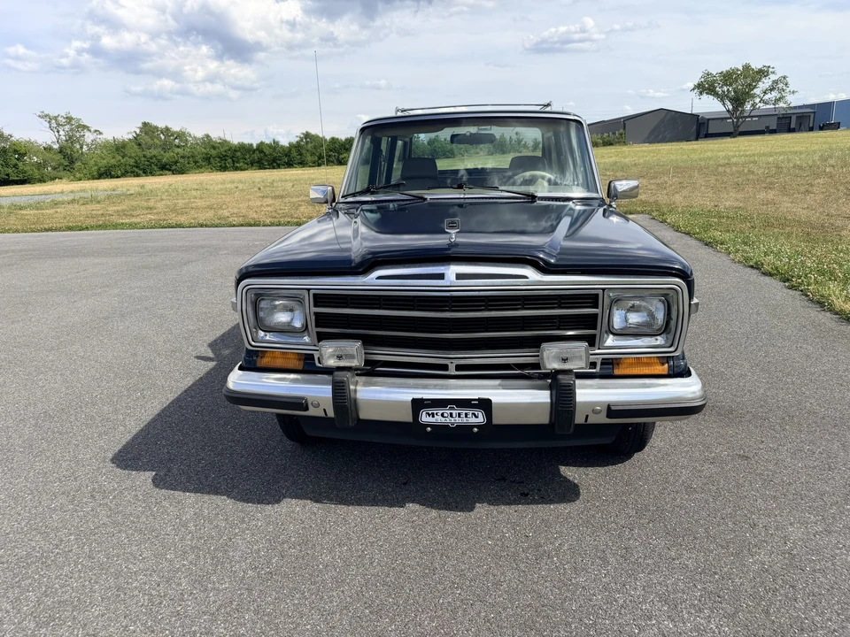 1987 Jeep SJ Grand Wagoneer - Image 5 of 31