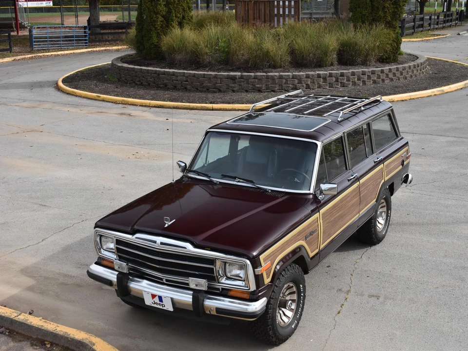 1987 Jeep SJ Grand Wagoneer - Image 10 of 31