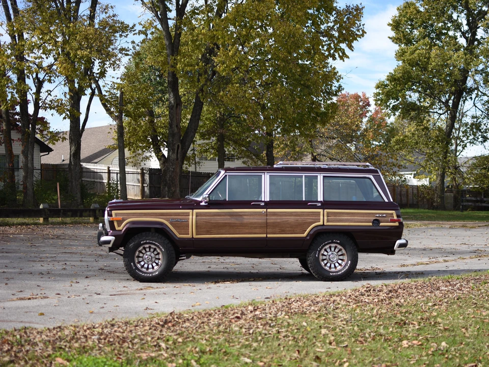 1987 Jeep SJ Grand Wagoneer - Image 14 of 31