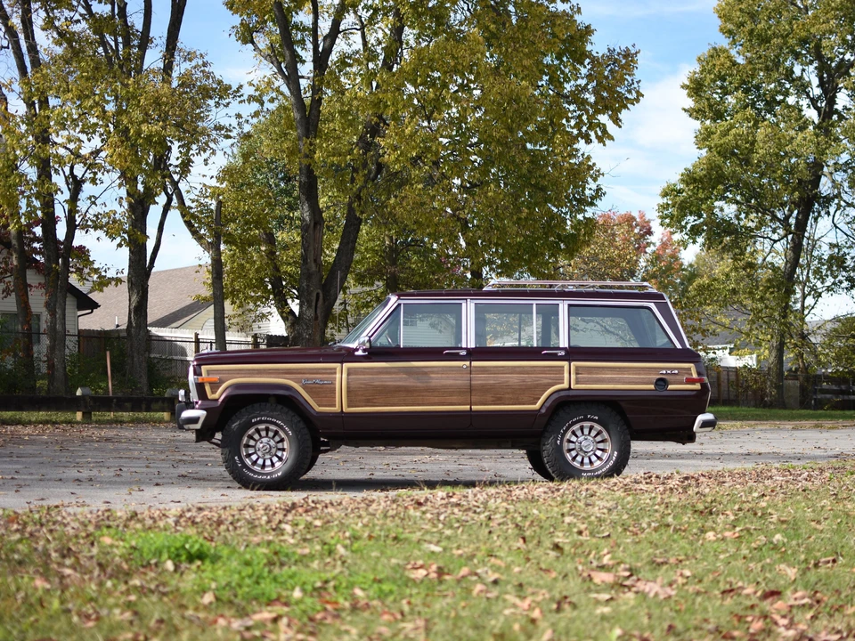 1987 Jeep SJ Grand Wagoneer - Image 13 of 31