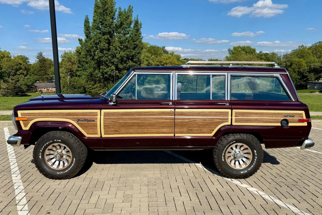 1987 Jeep SJ Grand Wagoneer - Image 3 of 31