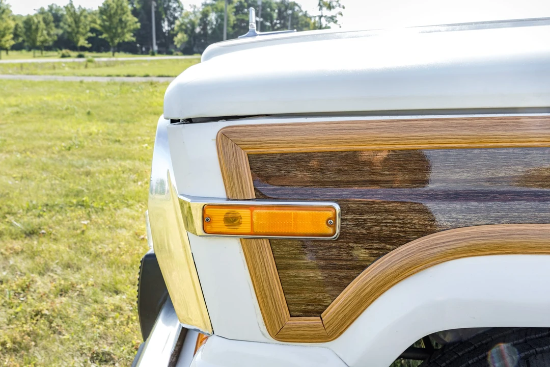 1987 Jeep SJ Grand Wagoneer - Image 15 of 31