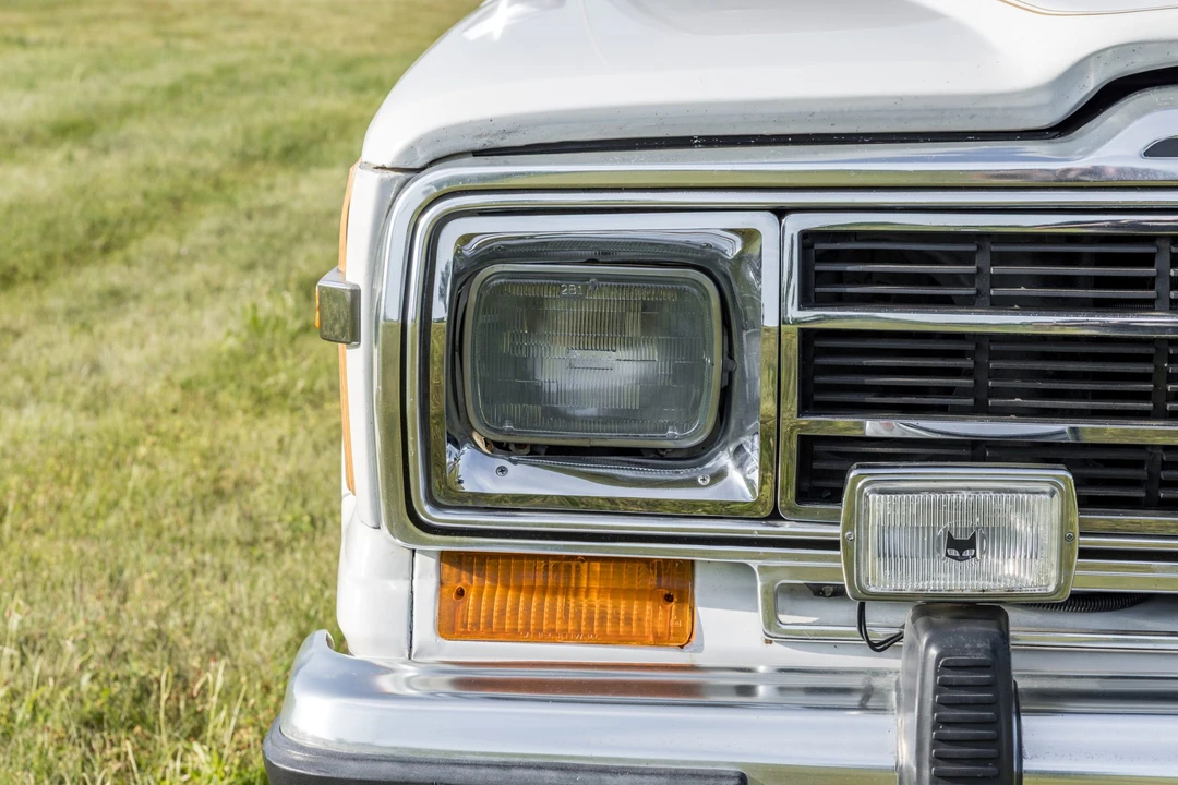 1987 Jeep SJ Grand Wagoneer - Image 11 of 31