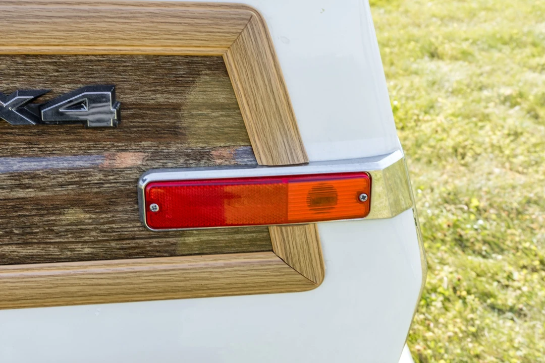 1987 Jeep SJ Grand Wagoneer - Image 26 of 31