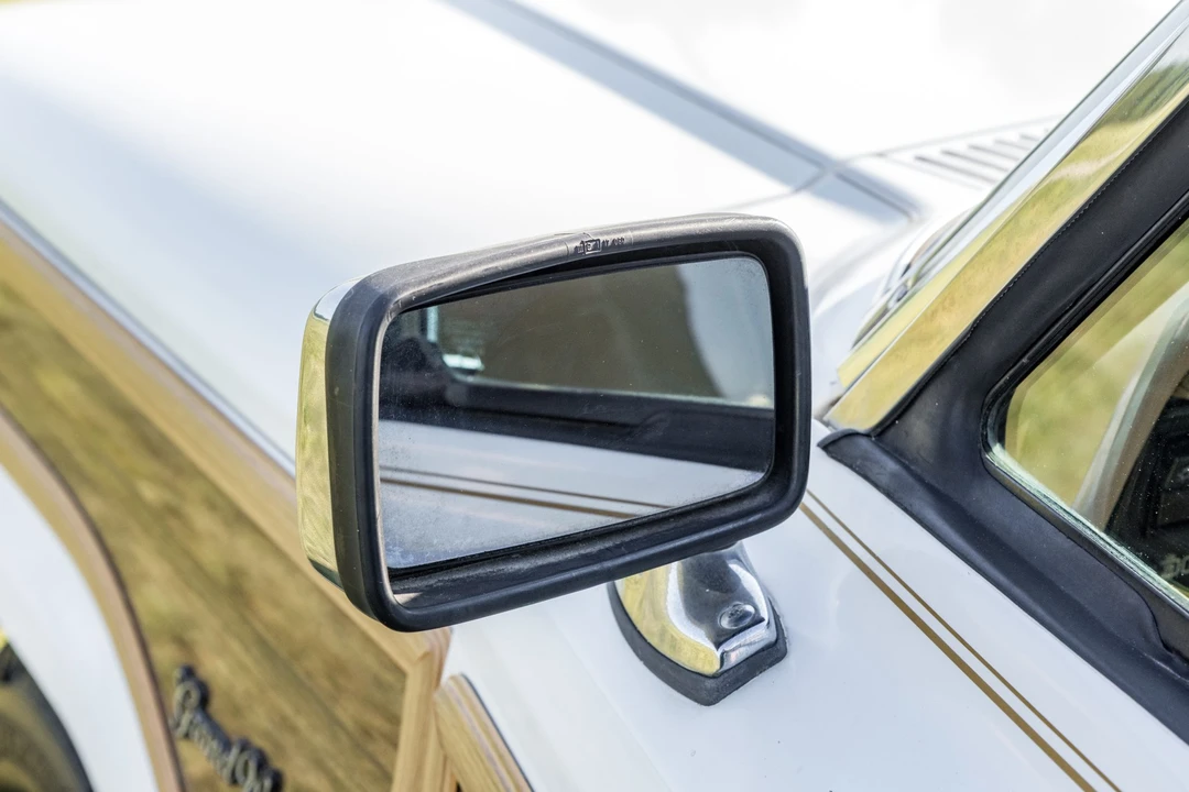 1987 Jeep SJ Grand Wagoneer - Image 19 of 31