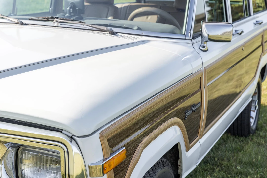 1987 Jeep SJ Grand Wagoneer - Image 14 of 31