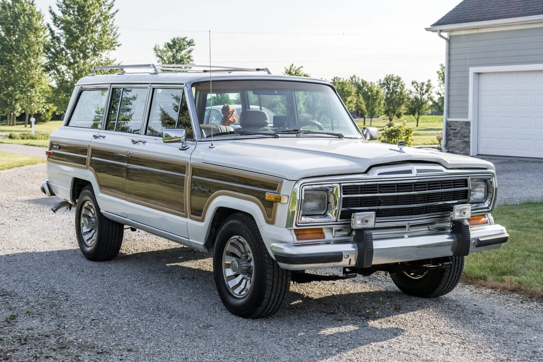 1987 Jeep SJ Grand Wagoneer - Image 9 of 31