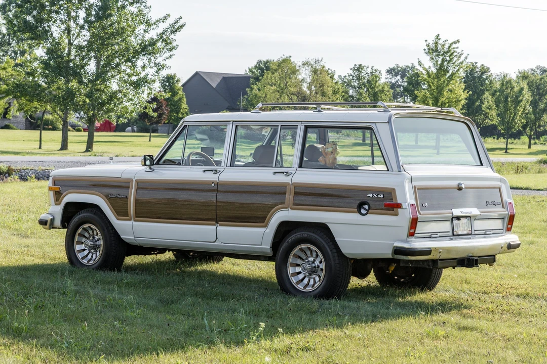 1987 Jeep SJ Grand Wagoneer - Image 5 of 31