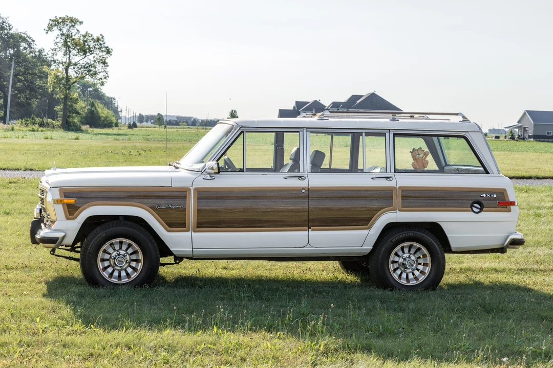 1987 Jeep SJ Grand Wagoneer - Image 4 of 31