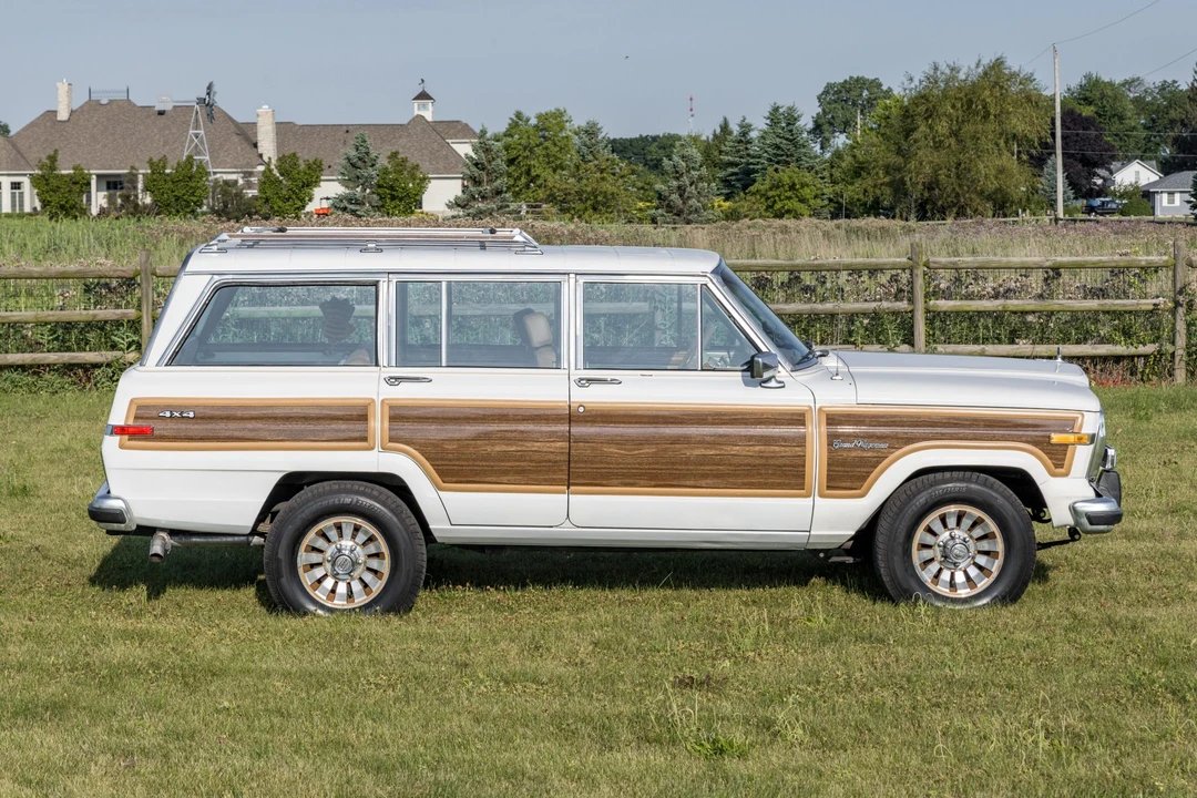 1987 Jeep SJ Grand Wagoneer - Image 8 of 31