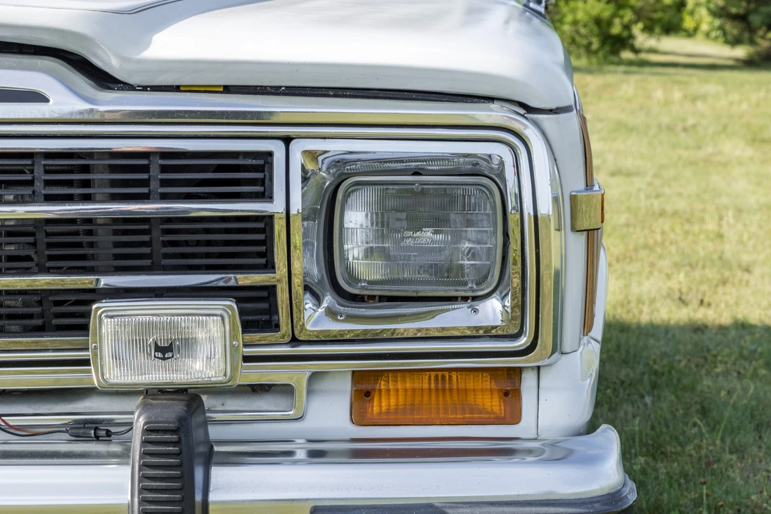 1987 Jeep SJ Grand Wagoneer - Image 13 of 31