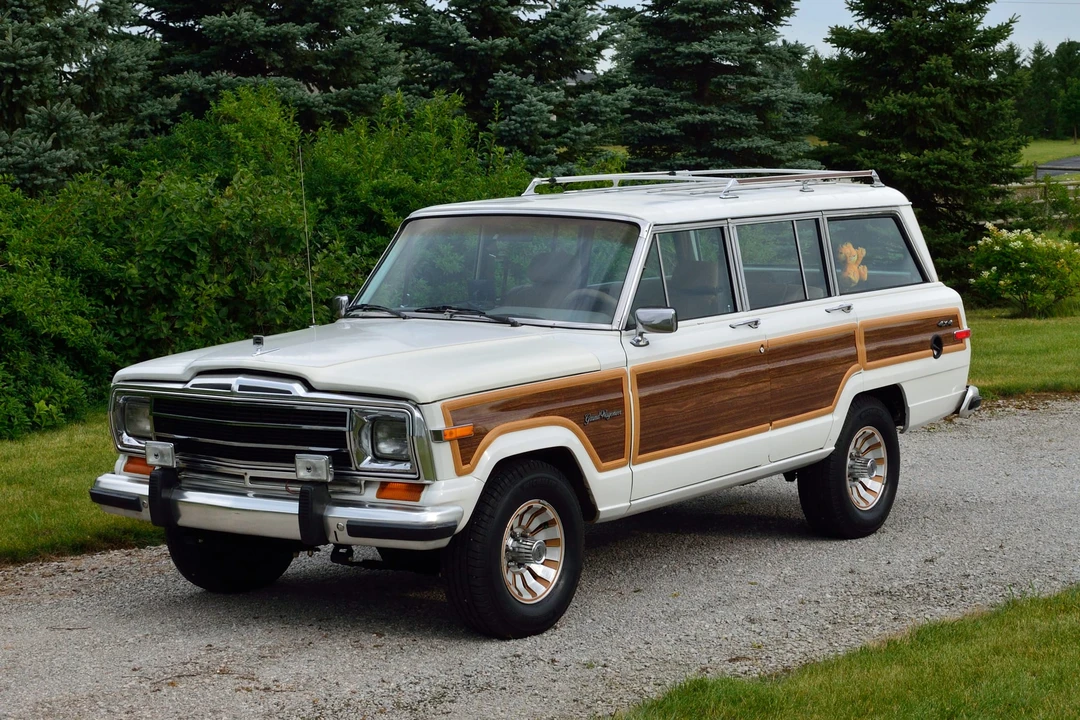 1987 Jeep SJ Grand Wagoneer - Image 2 of 31